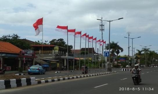 Pemasangan Bendera Merah Putih di Sebelah Timur Tol Nusa Dua